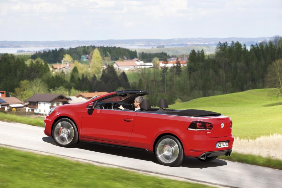  Volkswagen Golf GTi Cabrio 2012 года  (фото 35 из 61)